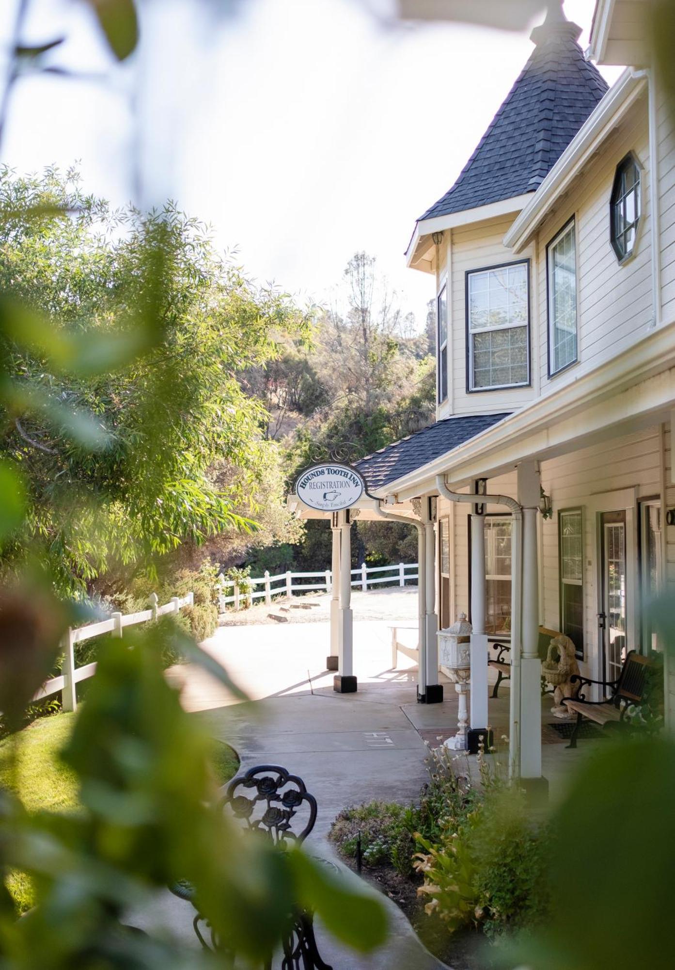 Hounds Tooth Inn Окхерст Экстерьер фото