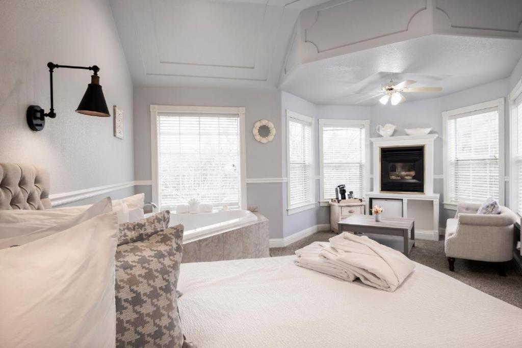 Hounds Tooth Inn Окхерст Экстерьер фото